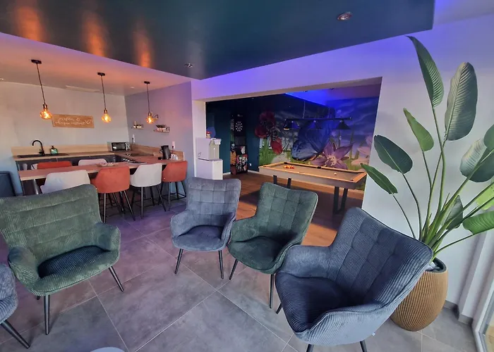 לינה וארוחת בוקר Un Moment *